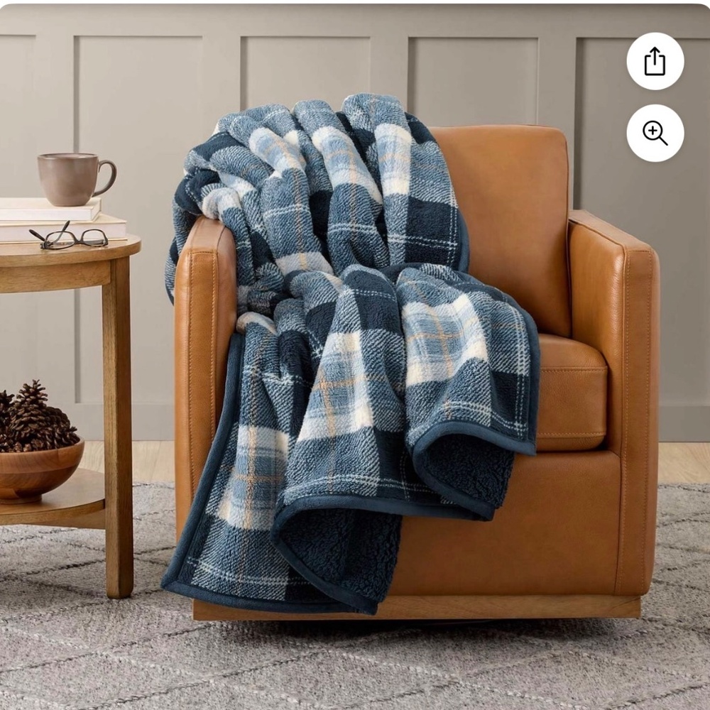 NWT Member's Mark Cozy Blue and CreamThrow Blanket Size 60"x72" Machine Washable
